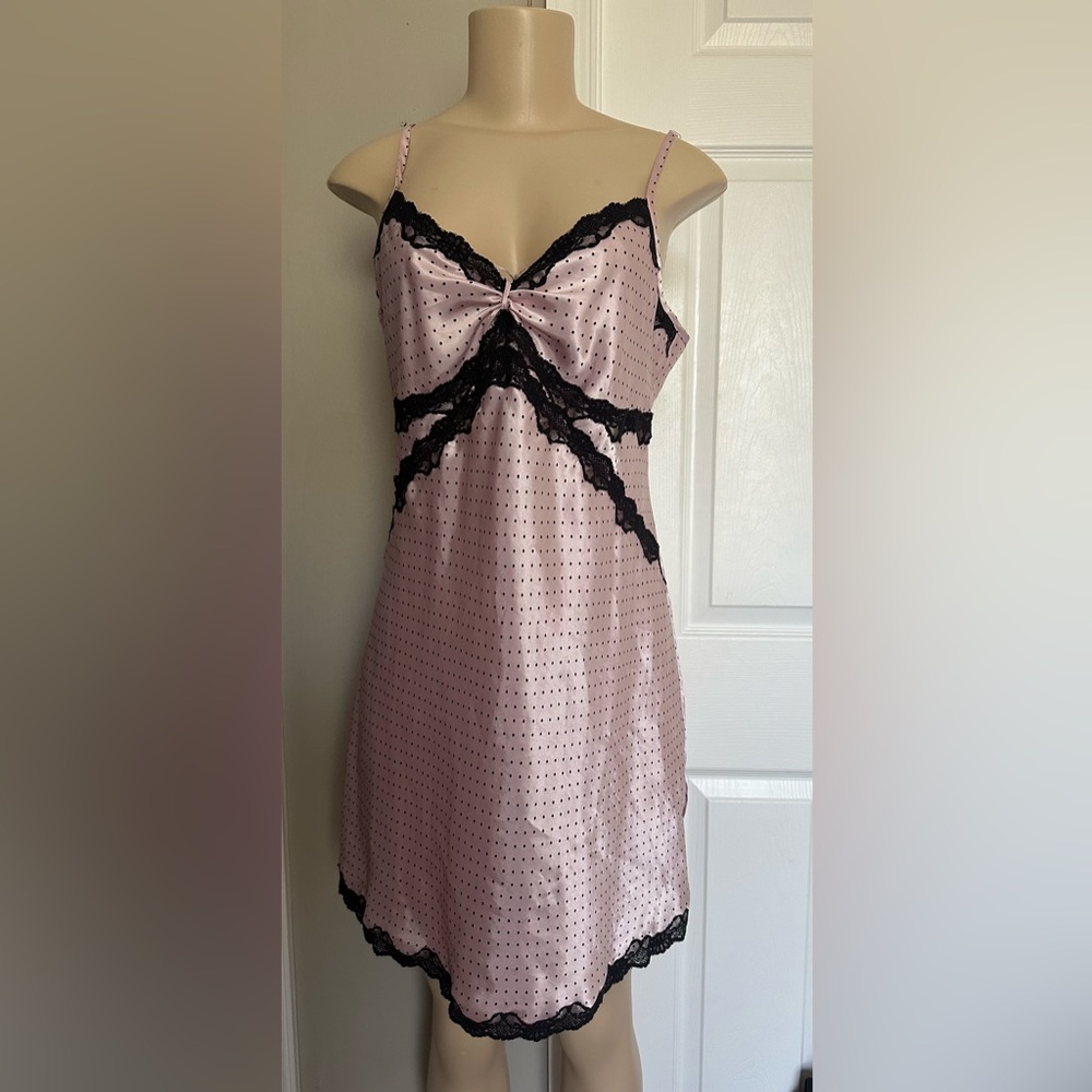 Morgan Taylor Sexy Blush and Black Silky Feel Lace Chemise Size 10 Medium